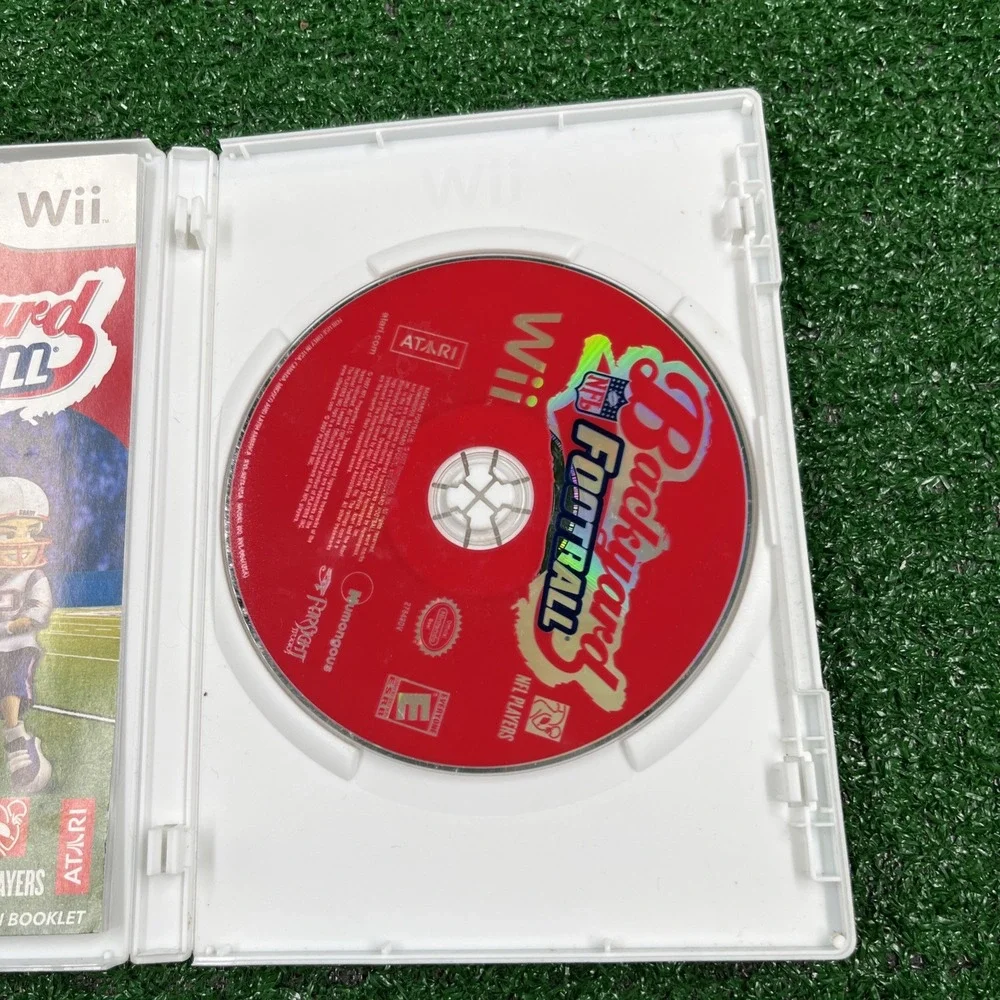 Wii Backyard Football With Tom Brady & Backyard Football W/ Tom Brady 09'‎ CIB